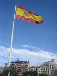 La Plaza de Coln, donde ondea la Bandera de Espaa ms grande