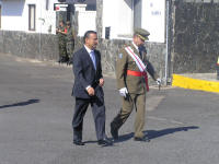 Don Paulino Rivero, Presidente del Gobierno de Canarias junto con el General Mateo Castaeyra.