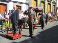 Llegada de Don Adán Martín, Presidente del Gobierno de Canarias, en representación de Su Majestad el Rey.